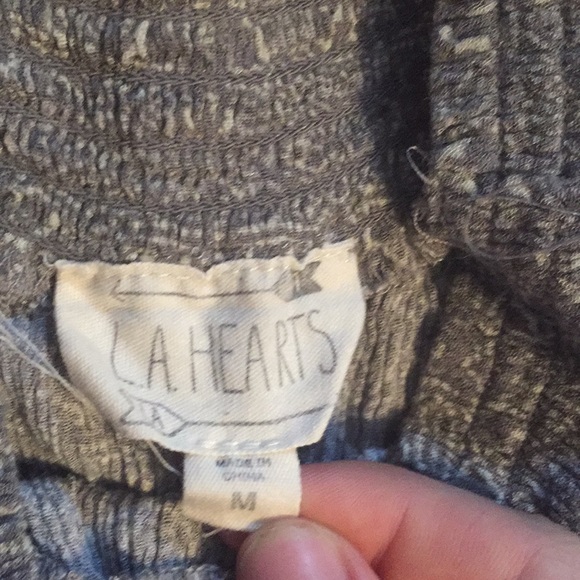 BUNDLE💕 2 LA Hearts Shorts - Picture 4 of 5